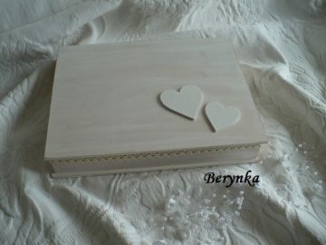 Svatební krabička patinovaná s krajkou