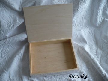 Svatební krabička patinovaná s krajkou