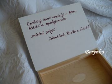 Svatební krabička patinovaná s krajkou