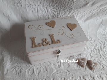 Svatební krabička patinovaná s krajkou