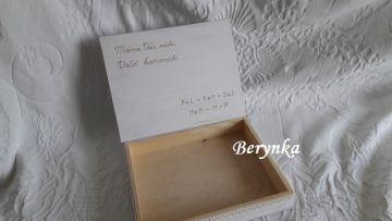 Svatební krabička patinovaná s krajkou