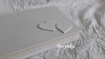 Svatební krabička patinovaná s krajkou