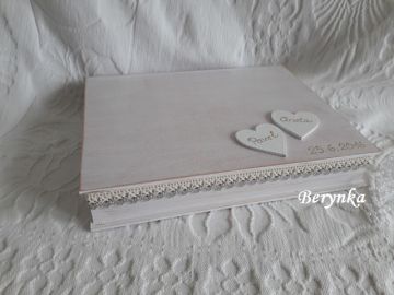 Svatební krabička patinovaná s krajkou