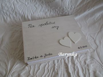 Svatební krabička patinovaná s krajkou