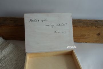 Svatební krabička patinovaná s krajkou