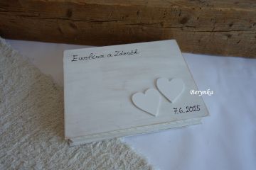 Svatební krabička patinovaná s krajkou