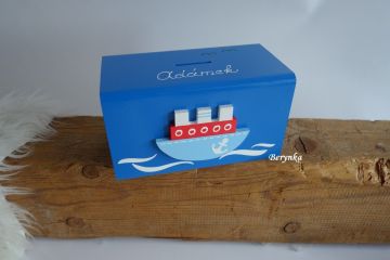 Dřevěná pokladnička s parníkem