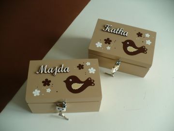 Dřevěná pokladnička s ptáčkem