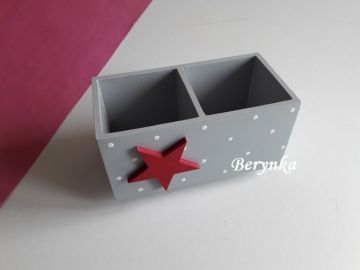 Dřevěné dekorace - šedé s malinovou hvězdičkou