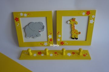 Dřevěný věšák s kytičkami