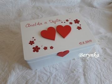 Svatební bedýnka se srdíčky a kytičkami