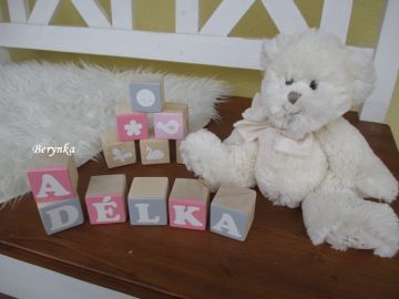 Dřevěné kostičky růžovo-šedé