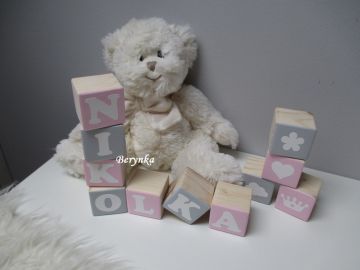 Dřevěné kostičky růžovo-šedé