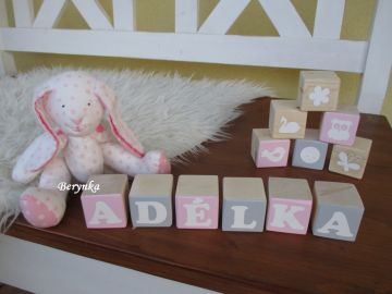 Dřevěné kostičky růžovo-šedé