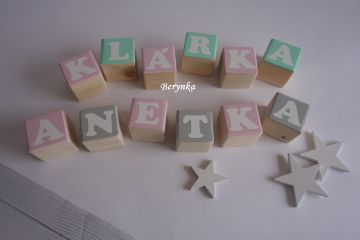 Dřevěné kostičky růžovo-šedé