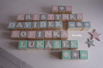 Dřevěné kostičky růžovo-šedé