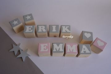 Dřevěné kostičky růžovo-šedé