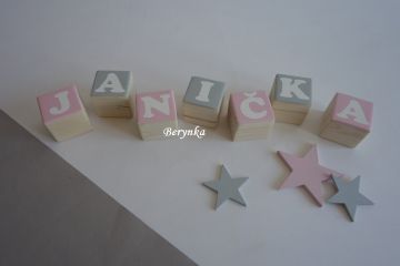 Dřevěné kostičky růžovo-šedé