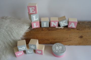 Dřevěné kostičky růžovo-šedé