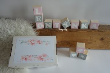 Dřevěné kostičky růžovo-šedé