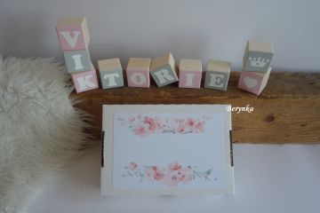 Dřevěné kostičky růžovo-šedé