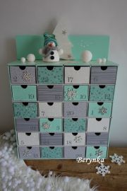 Adventní kalendář mátovo-šedý se sněhulákem