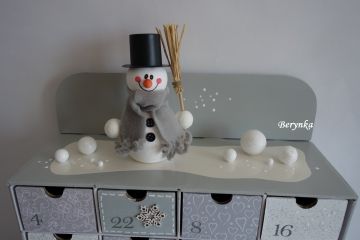 Adventní kalendář stříbrný se sněhulákem