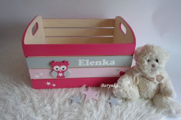 Dřevěná bedýnka se sovičkou - v různých barvách