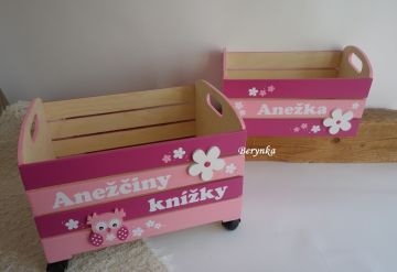 Dřevěná bedýnka se sovičkou - v různých barvách