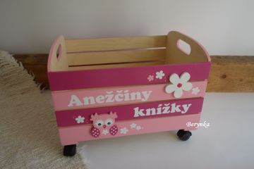 Dřevěná bedýnka se sovičkou - v různých barvách