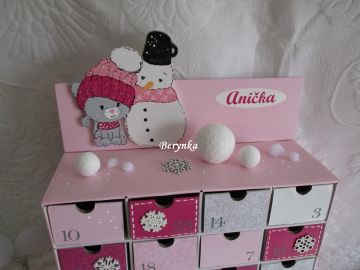 Adventní kalendář růžový se sněhulákem a kočičkou