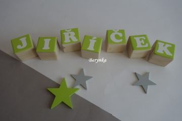 Dřevěné kostičky v limetkově zelené