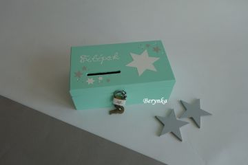 Dřevěná pokladnička s hvězdičkou