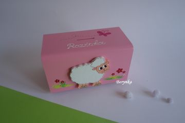 Dřevěná pokladnička s ovečkou