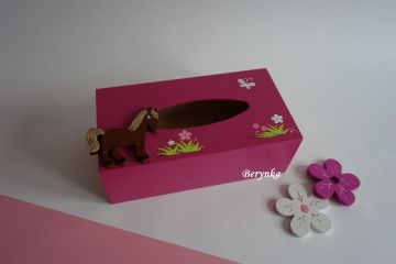 Dřevěné dekorace - malinové s koníkem