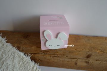 Dřevěná pokladnička s hlavou zajíčka