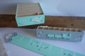 Dekorace mátovo-šedé s autíčky