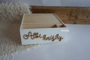 Albi pořadač s nápisem Albi