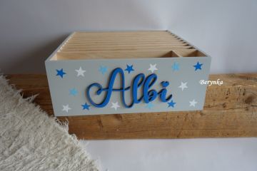Albi pořadač s vyřezaným nápisem