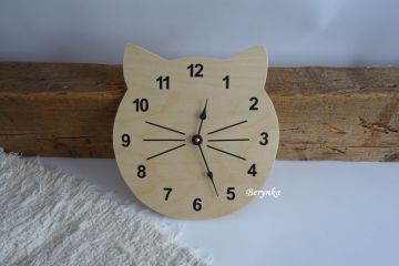 Dřevěné hodiny kočička
