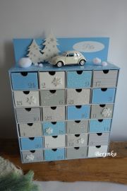 Adventní kalendář světle modrý s bílým autíčkem