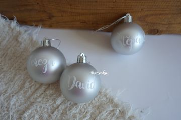 Vánoční baňky s textem na přání - stříbrné s bílým nápisem