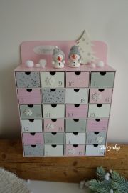 Adventní kalendář pudrově růžový se sněhuláky